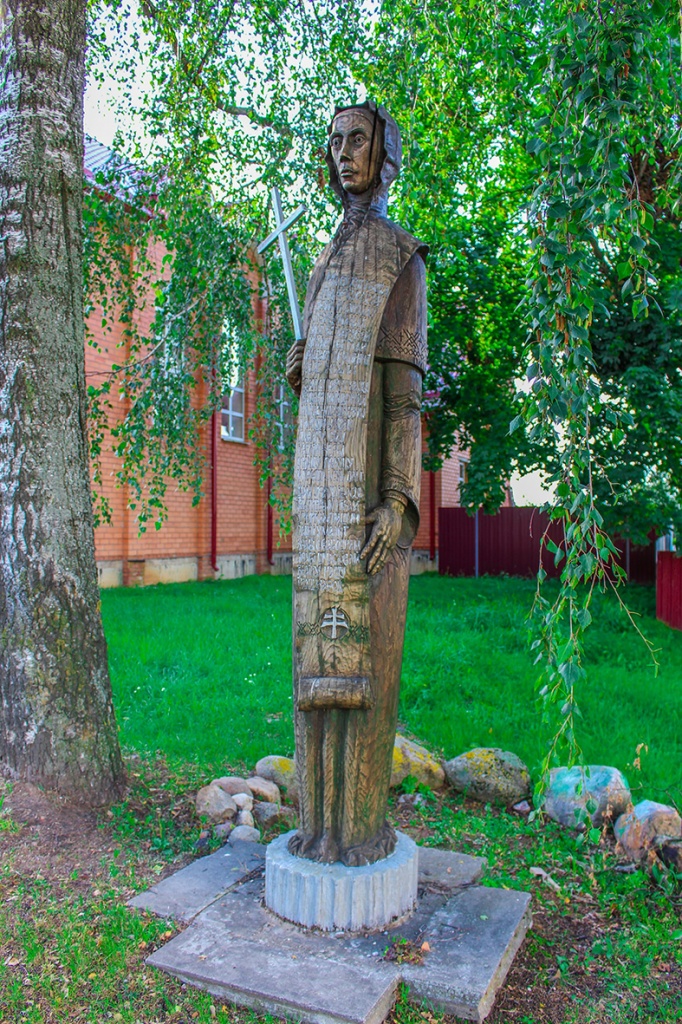 Памятник матери-игуменье, легендарной основательнице города-min.jpg